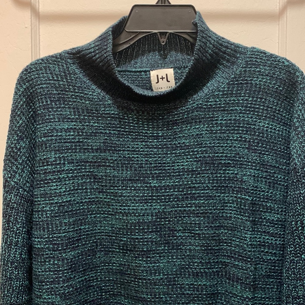 John + Jenn sweater size small blue & green